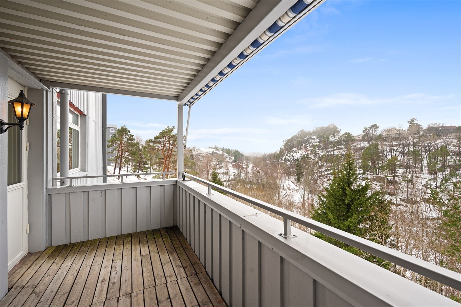 Fritt utsyn og gode solforhold på balkongen Galleribilde