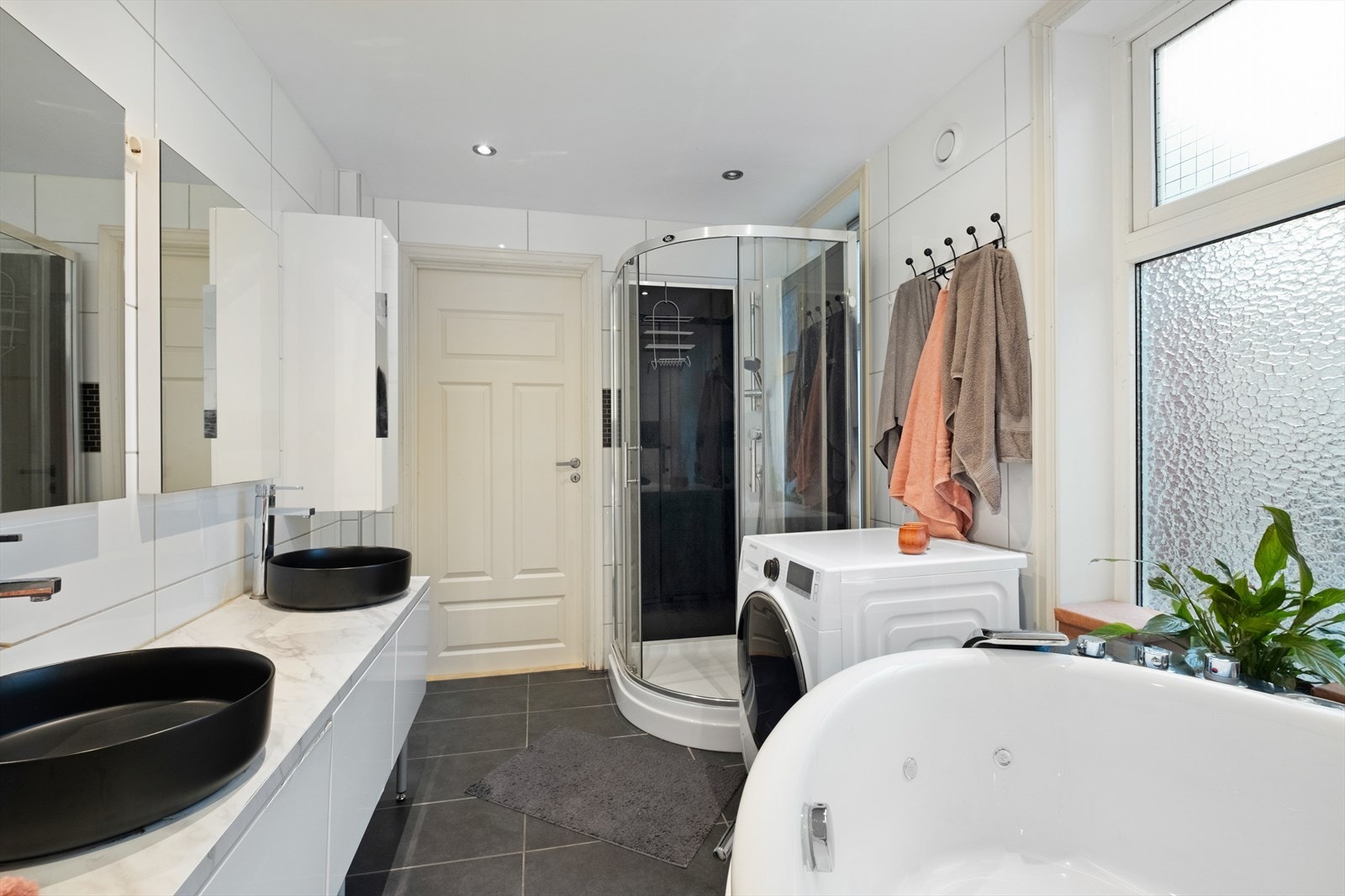 Romslig bad Galleribilde