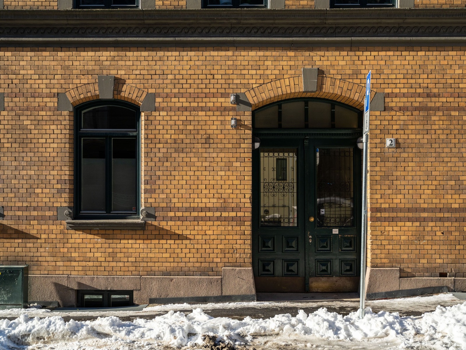 Her bor du i en klassisk bygård fra 1901 i et historiske nabolag. Sameiet består av 16 seksjoner med et herlig naboskap og er godt driftet. Galleribilde