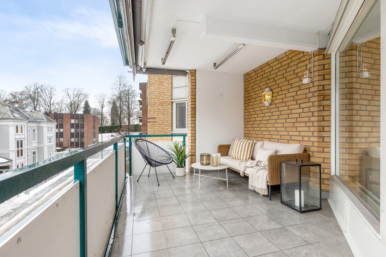 Solrik, overbygget, sydvendt balkong på ca. 11 m² Galleribilde