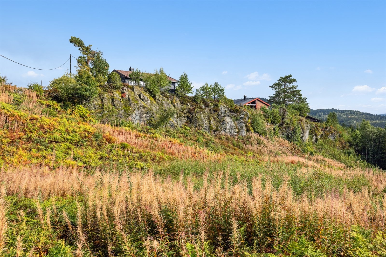 Eiendommen ligger i Midt-Telemark kommune, med en høyde over havet på 406 meter. Galleribilde
