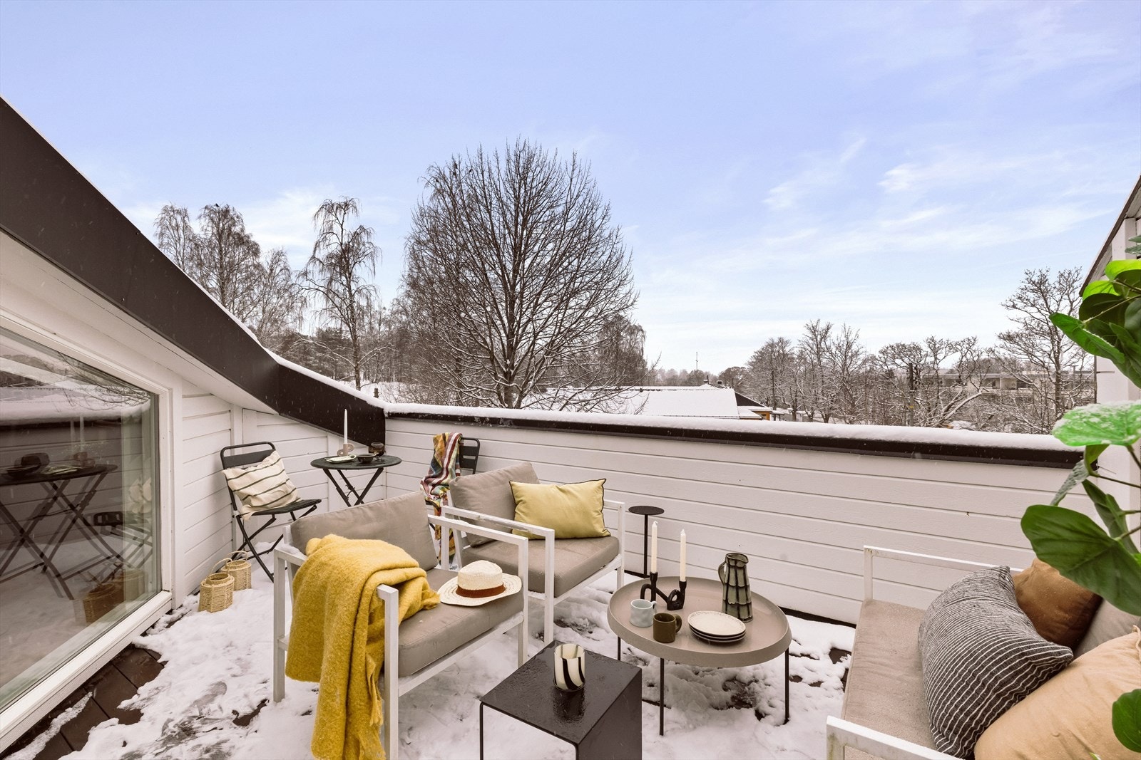 Takterrassen har usjenert utsyn med gode solforhold. Galleribilde