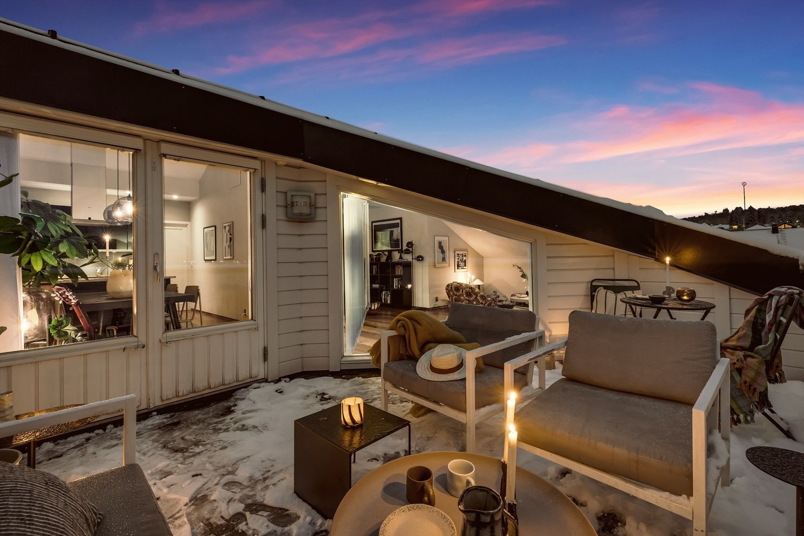 Stor balkong på ca. 12 m² hvor man kan nyte lange og varme sommerdager. Galleribilde