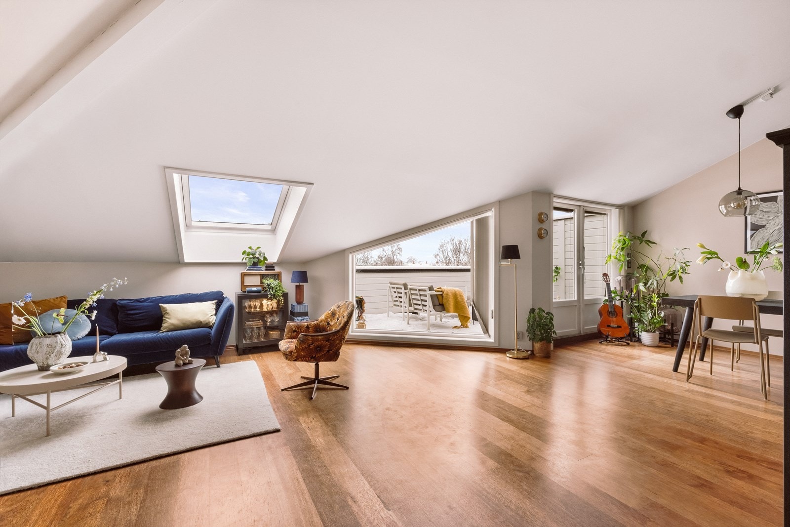 Caroline Ephraim v/ Nordvik Bjørvika har gleden av å presentere Olleveien 1B! (Foto Jack Nisen v/Isnitt) Galleribilde