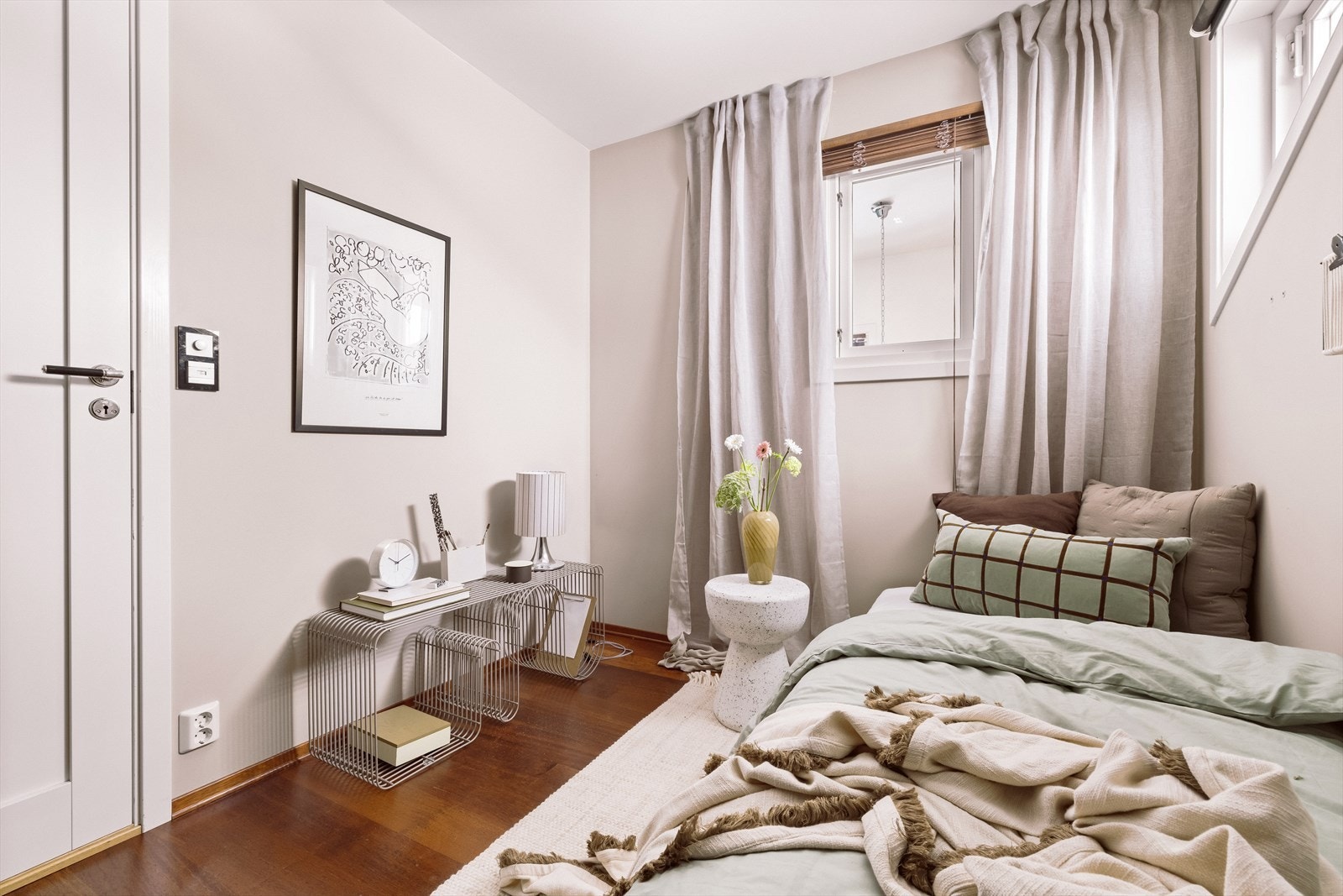 Rommet kan fint benyttes som kontor, garderobe eller ekstra soveplass. Galleribilde