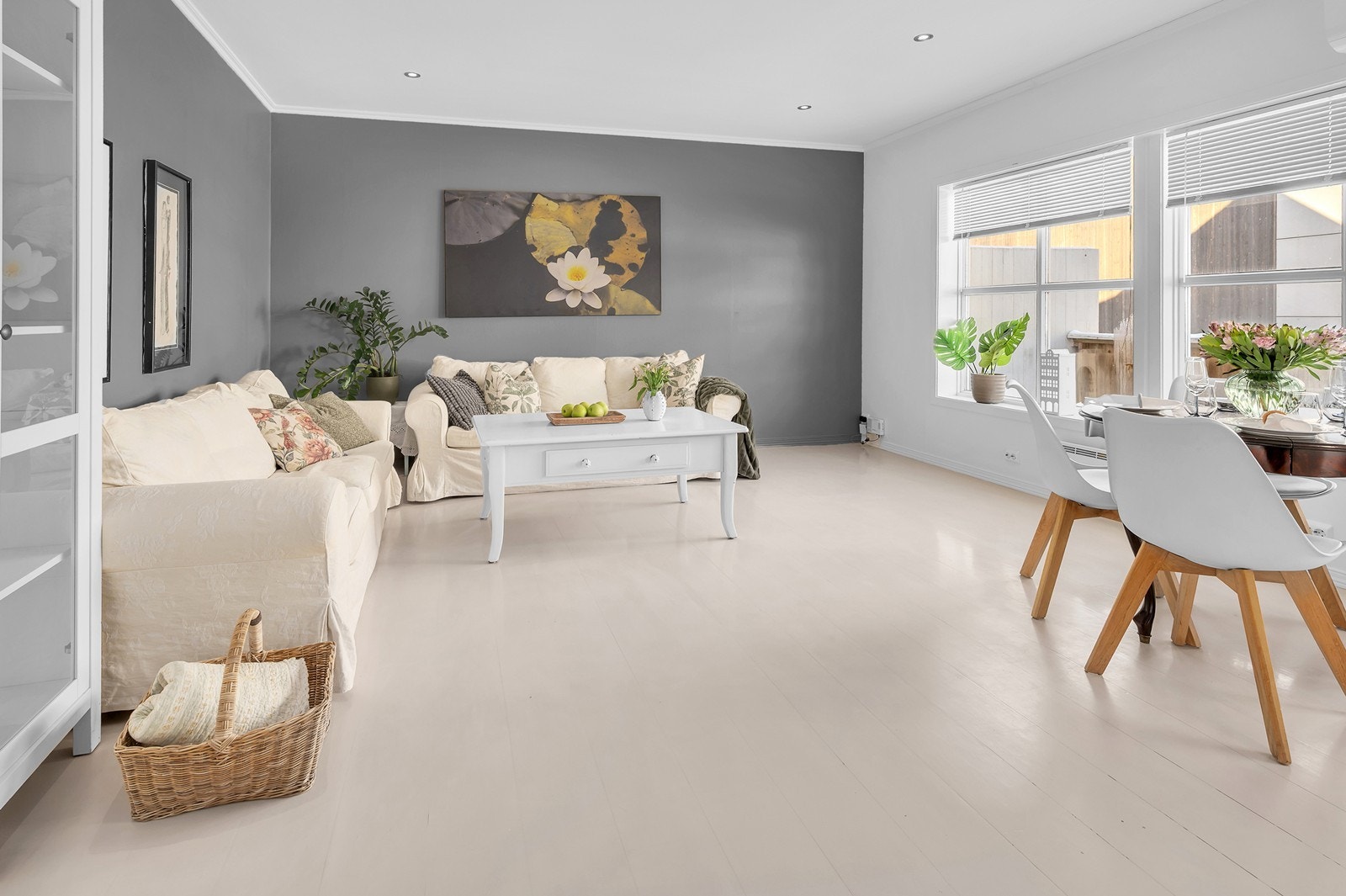 Gode vindusflater som gir godt med lysinnslipp Galleribilde