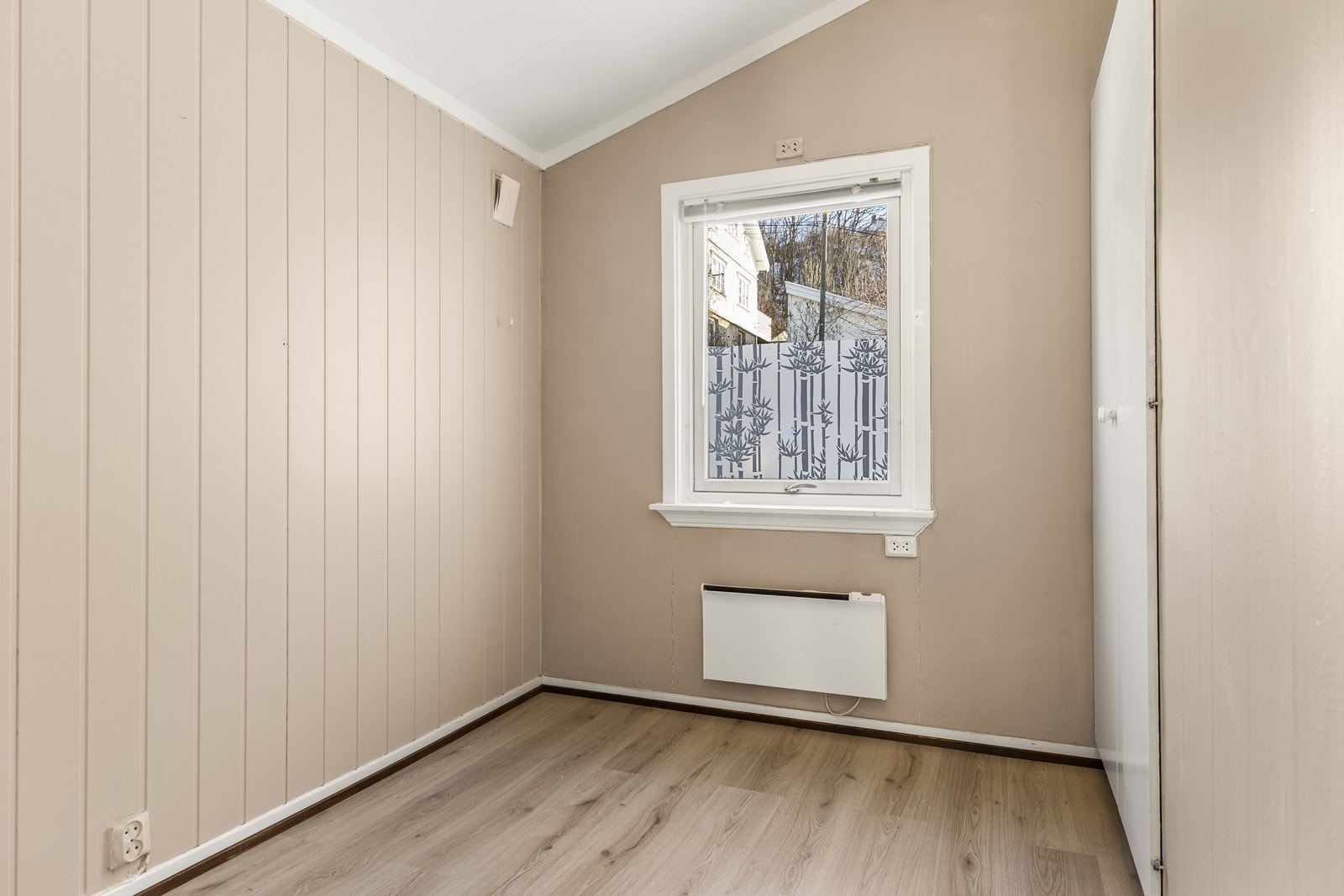 Det andre soverommet har plass til seng og garderobeløsning. Galleribilde