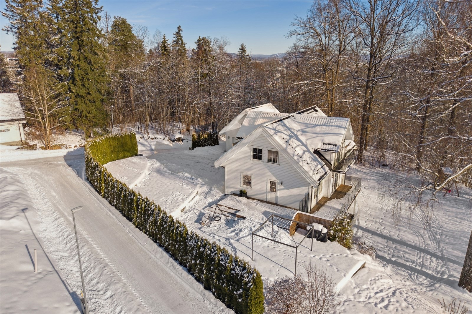 Skjermet eiendom med masse boltreplass for store og små Galleribilde