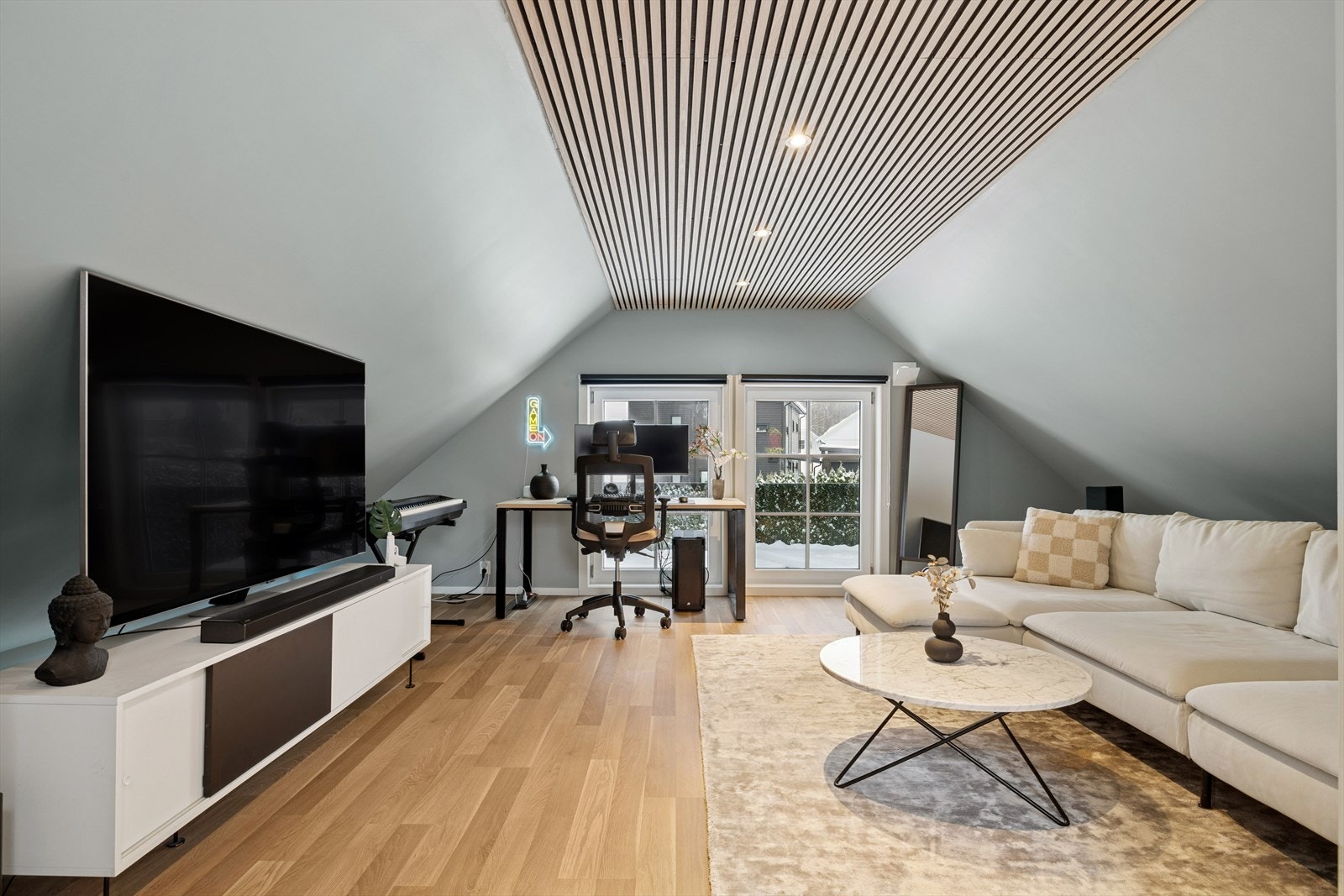 Innredet rom i overetasjen. Innredningen er ikke byggemeldt til kommunen Galleribilde