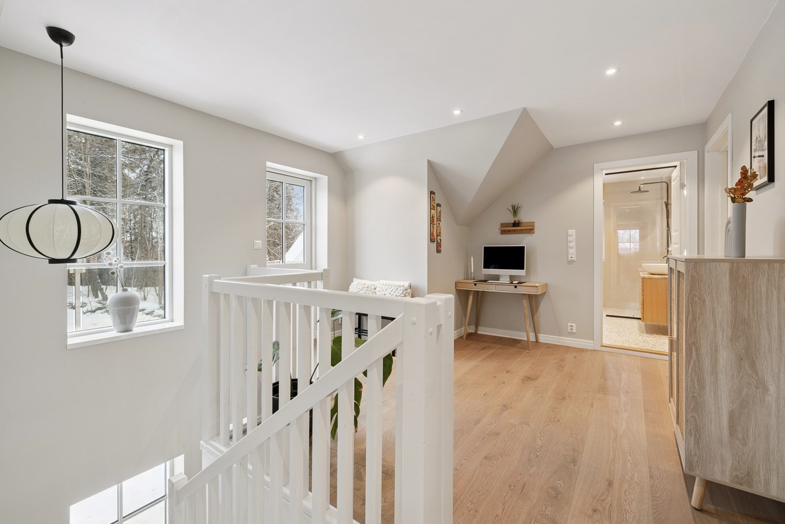 Trappegang i 2. etasje med åpent trappeløp for den luftige følelsen Galleribilde