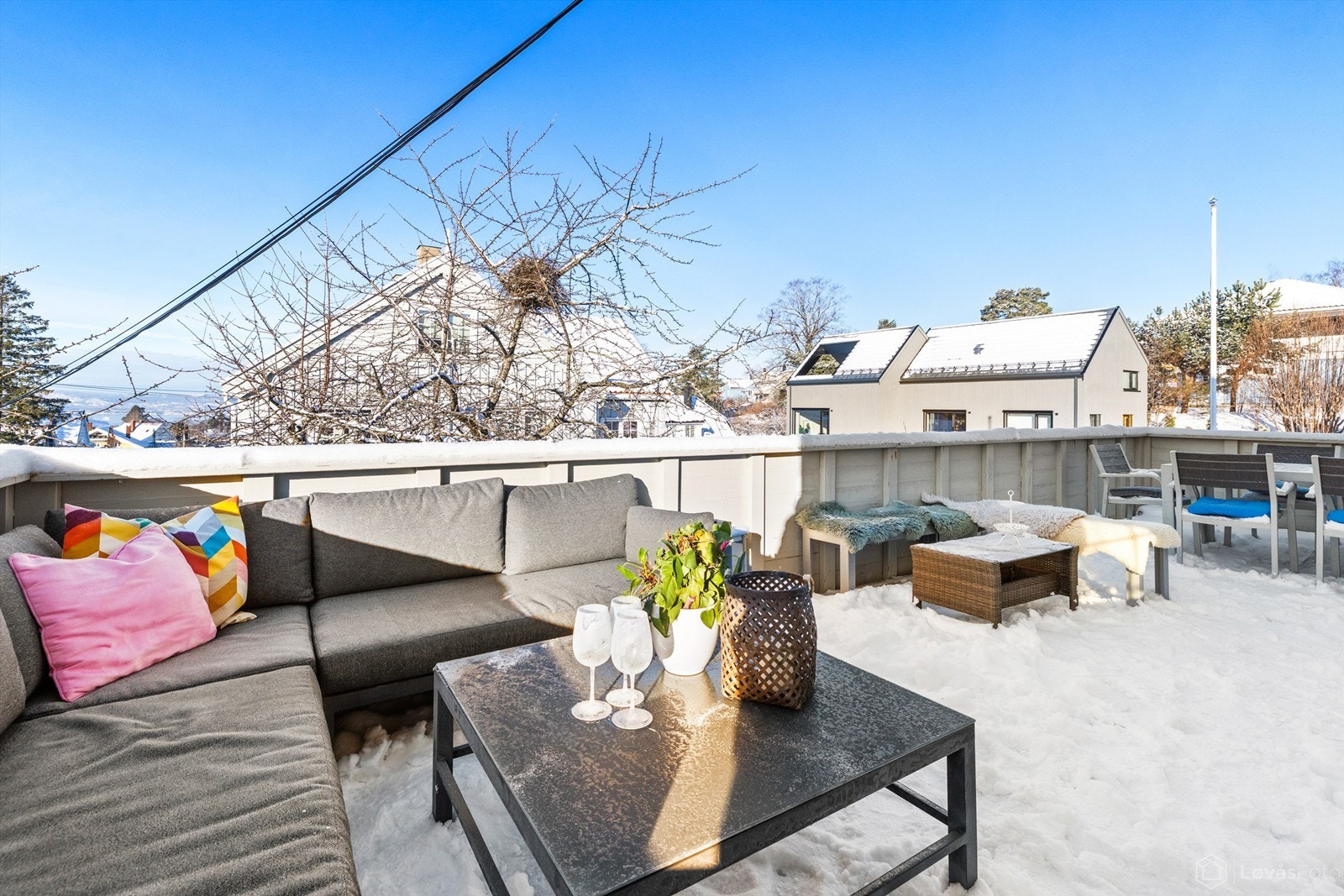 Noe fjordgløtt fra terrrassen Galleribilde