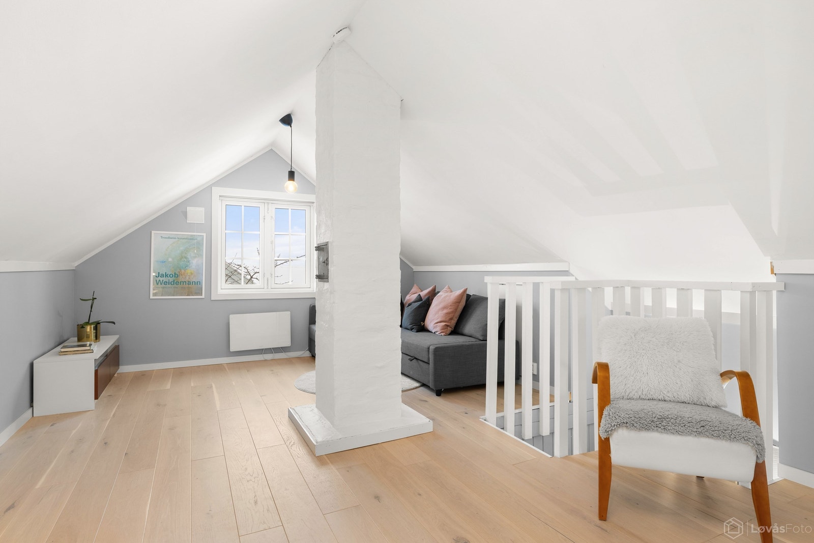 Innredet loftsrom i 2018 (ikke godkjent for varig opphold) Galleribilde