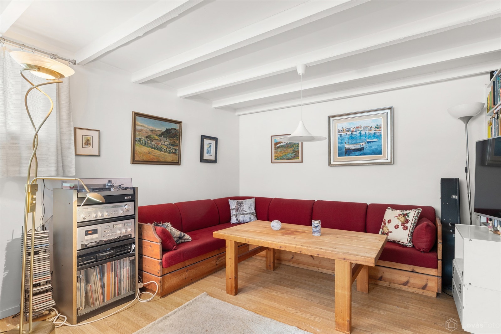 Plass til både spisebord og salong Galleribilde