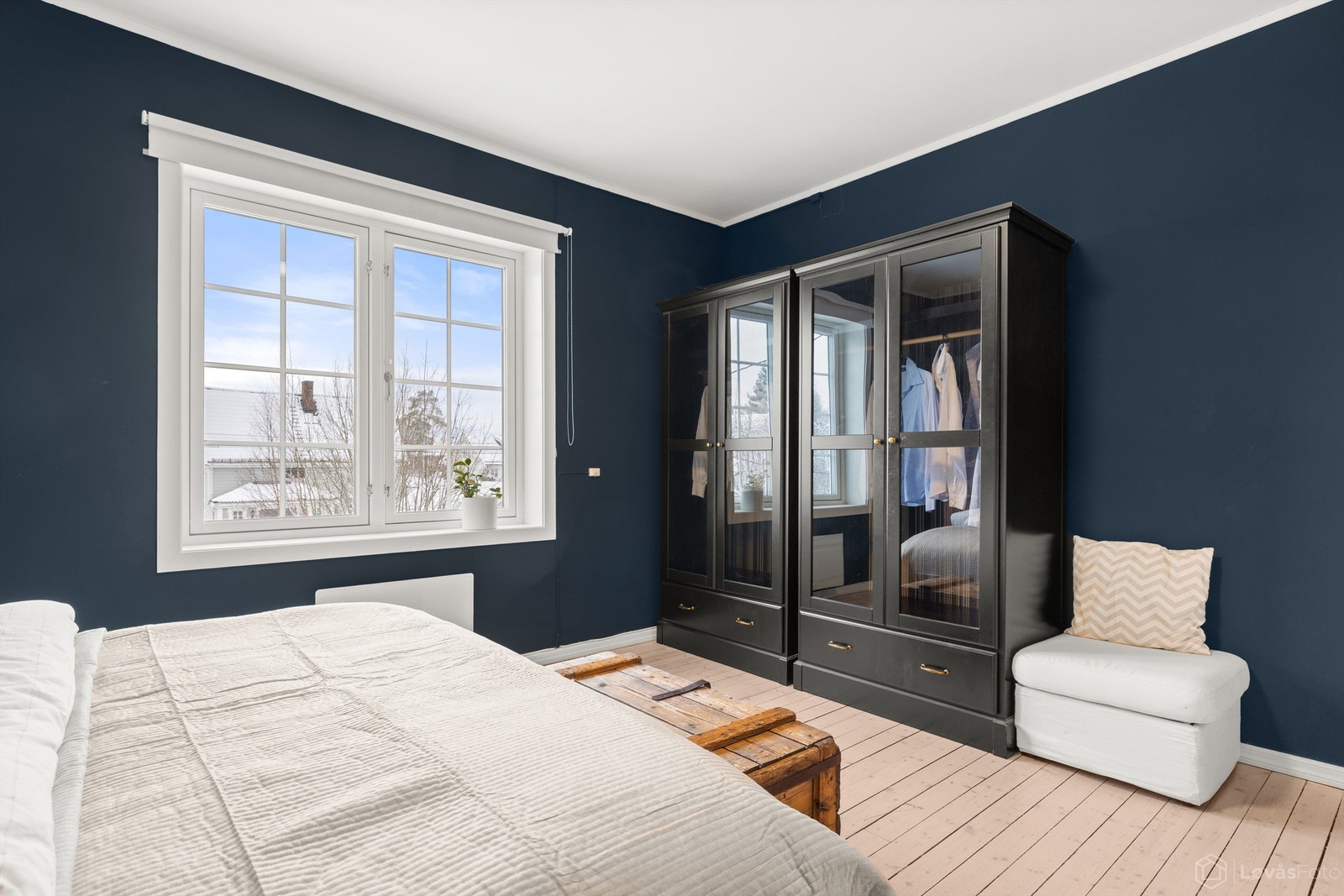 God plass til garderobeskap på soverommet Galleribilde