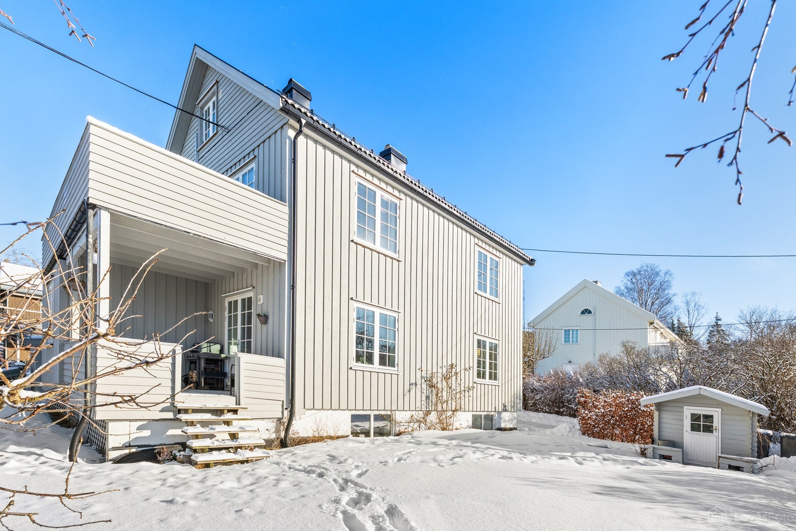 Lagt nytt yttertakt i 2018, samt etterisolert yttervegger og lagt ny utvendig panel i 2018. Drenering ble gjort i 2012 Galleribilde