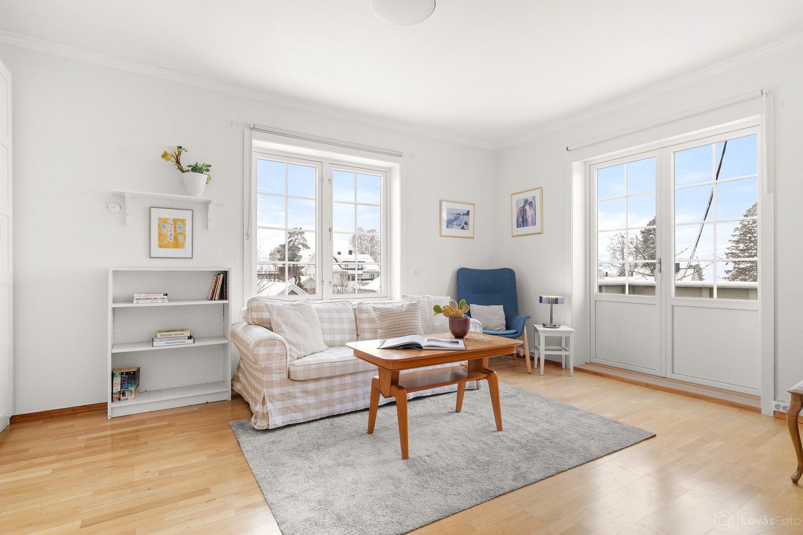 Soverom 2 med utgang via doble terrassedører til vestvendt og solrik terrasse Galleribilde