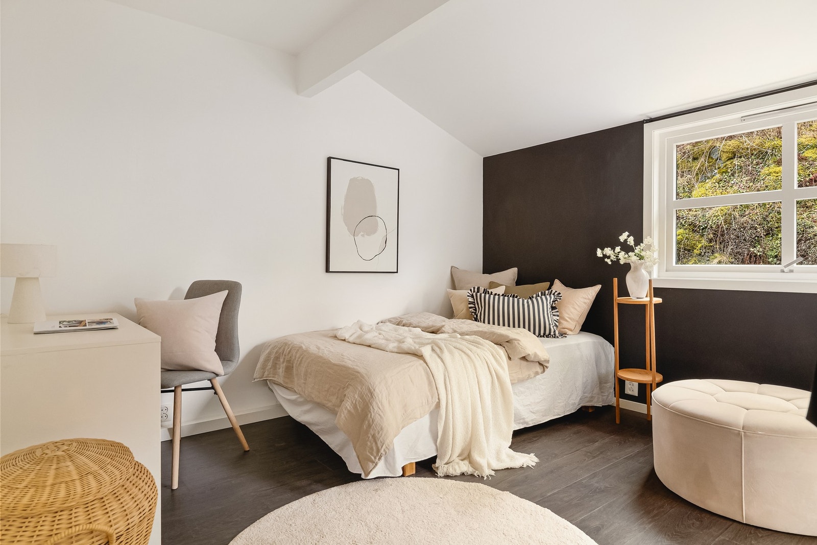 Leilighetens to soverom måler henholdsvis 9,9 m² og 11,8 m² Galleribilde