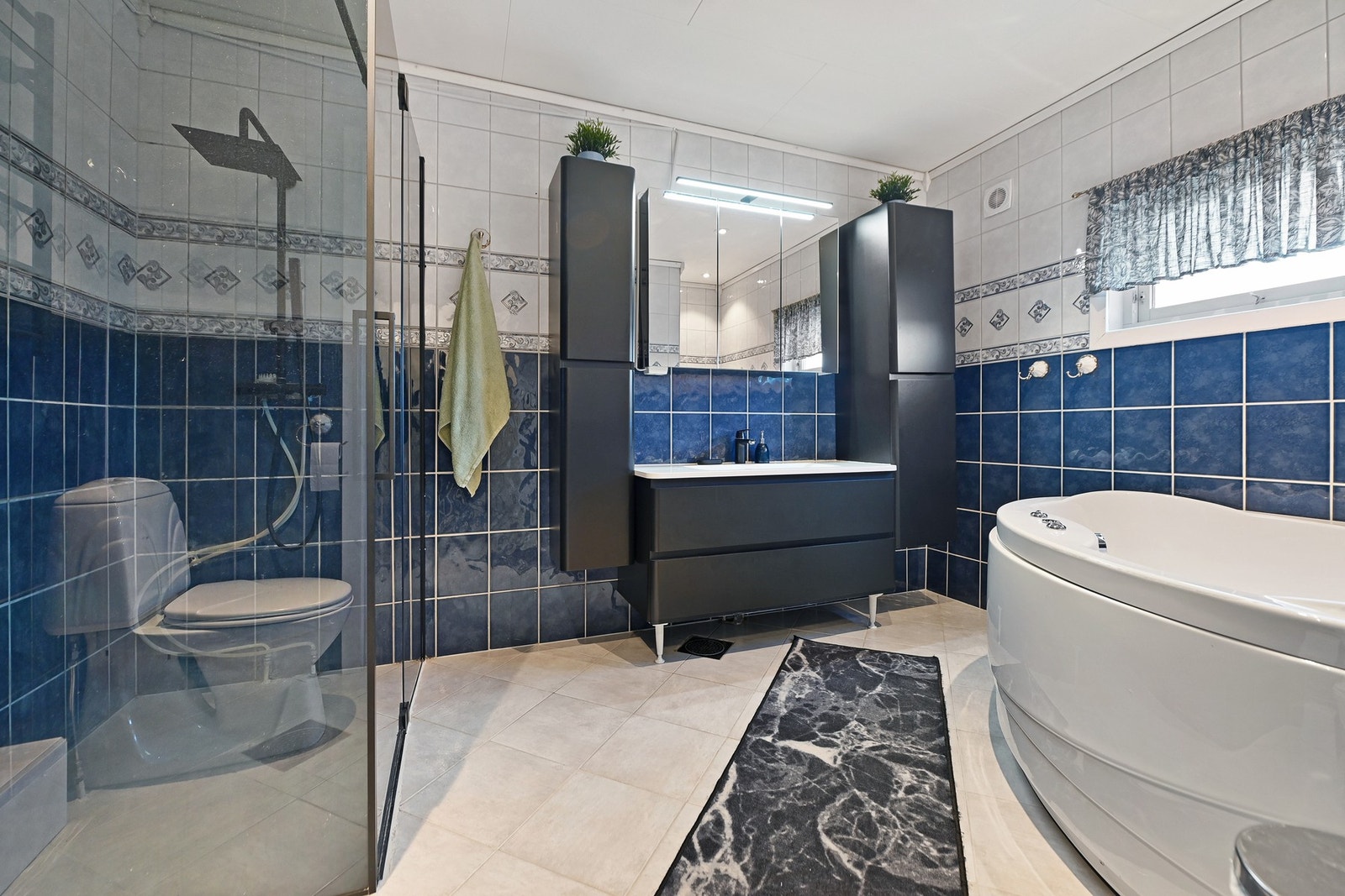 Bad 1. etasje. Galleribilde