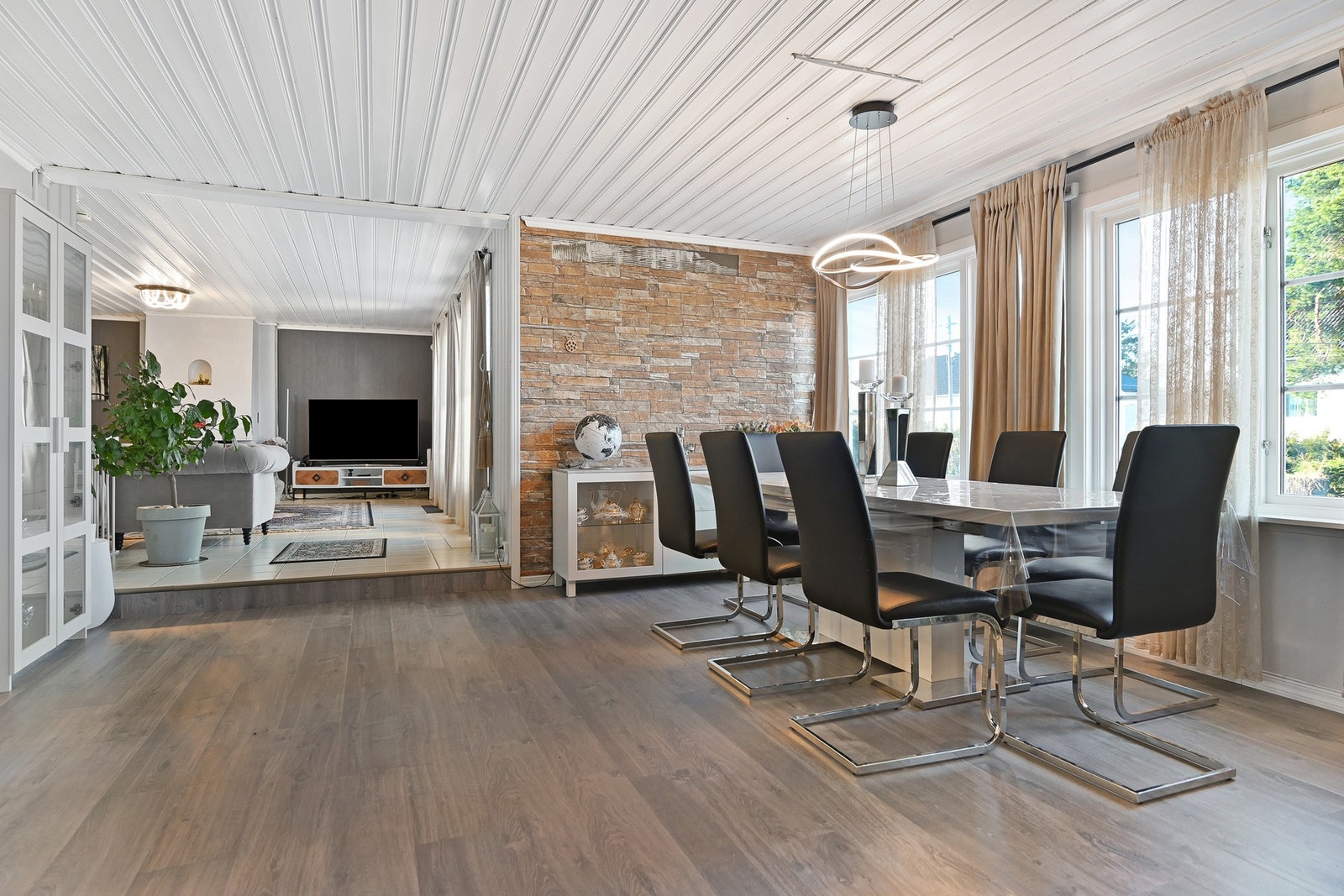 God plass til spisestue. Galleribilde