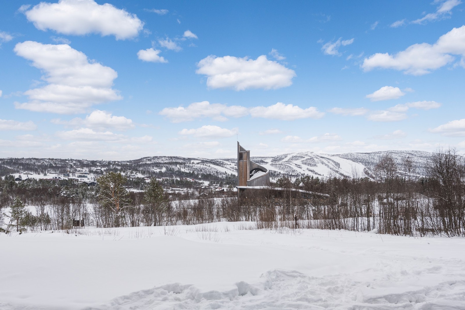 Utsikt fra balkongen mot Geilo kulturkyrkje Galleribilde