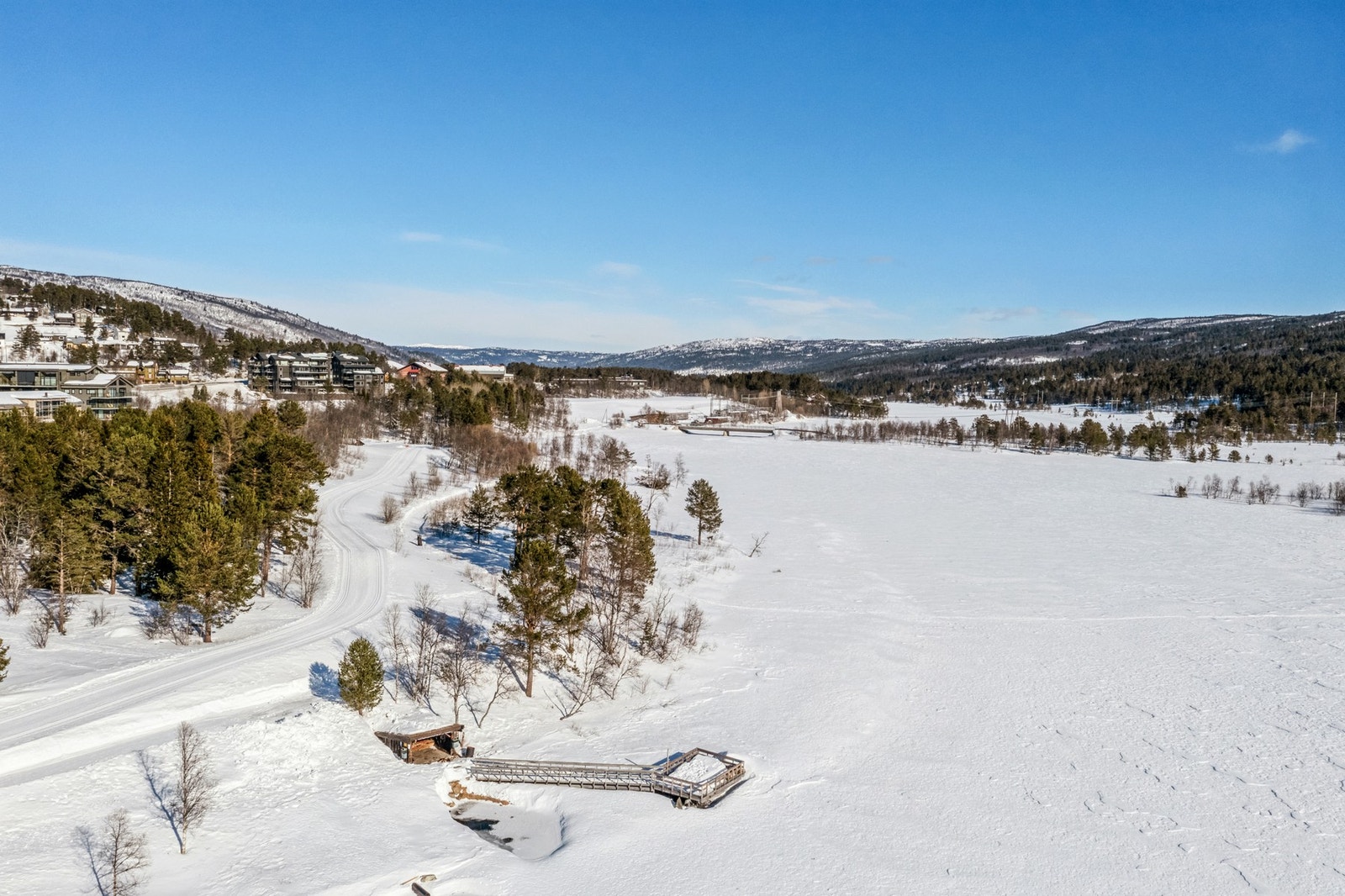 Vakre Ustedalsfjorden med flotte helårs turopplevelser er rett i nærheten Galleribilde