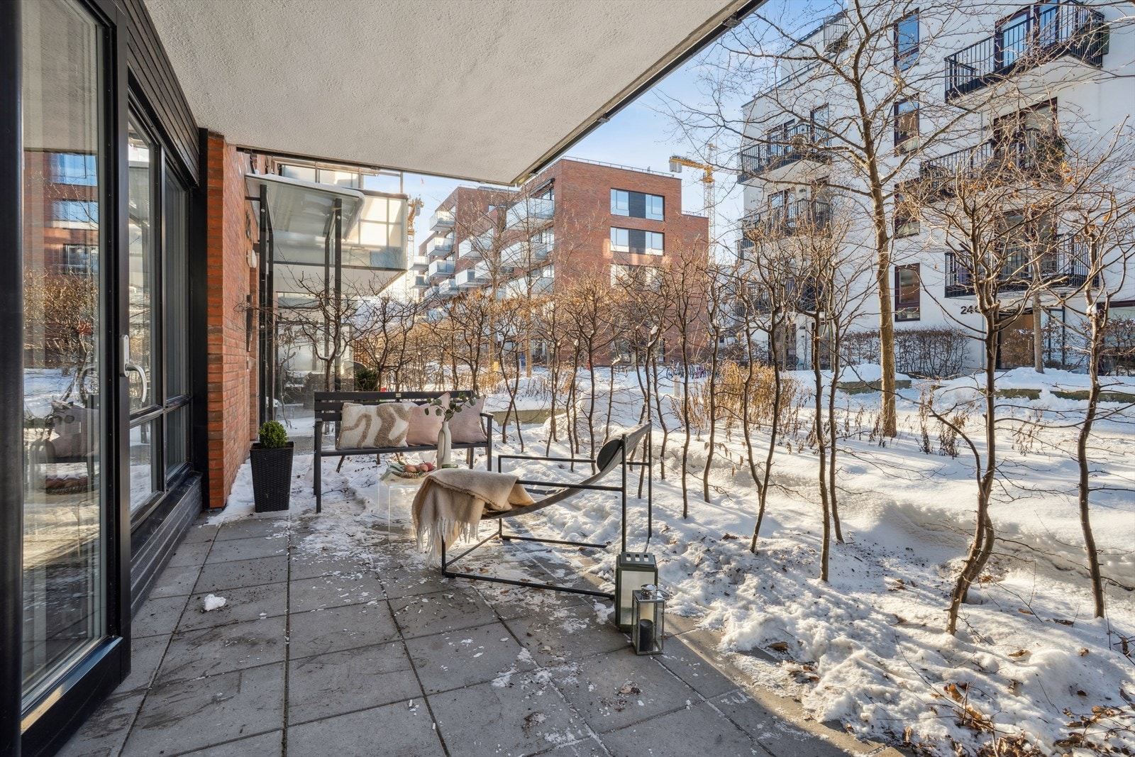 Hyggelig markterrasse med mulighet for variert møblement. Galleribilde