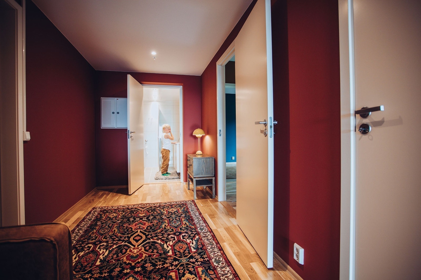 Romslig hall Galleribilde