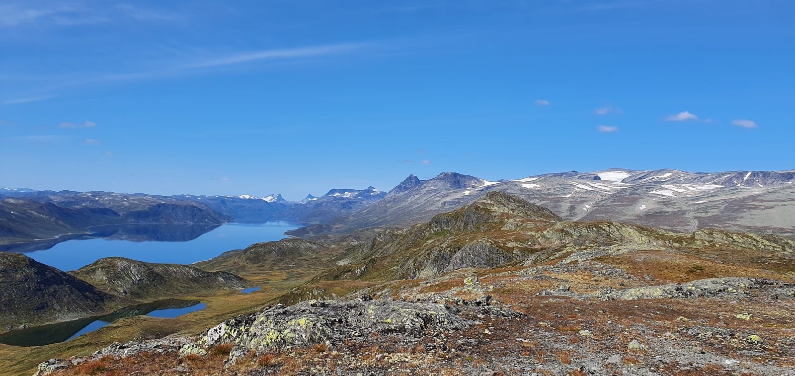 Selgers private bilde - Synshorn og inn mot Fagerdalen. Synshorn har utg.pkt fra Bygdin og ca. 15 min kjøring fra fritidsleiligheten. Galleribilde