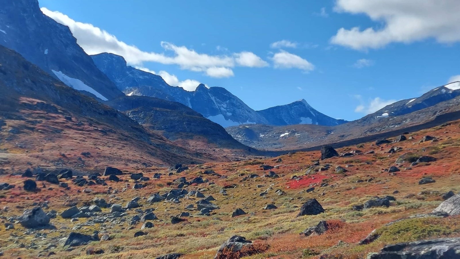 Selgers private bilde - 2021, terreng innover Leirungsdalen, (Jotunheimen) ca. 20 min å kjøre fra fritidsleiligheten til parkering for utgangspunkt og gå derfra. Galleribilde