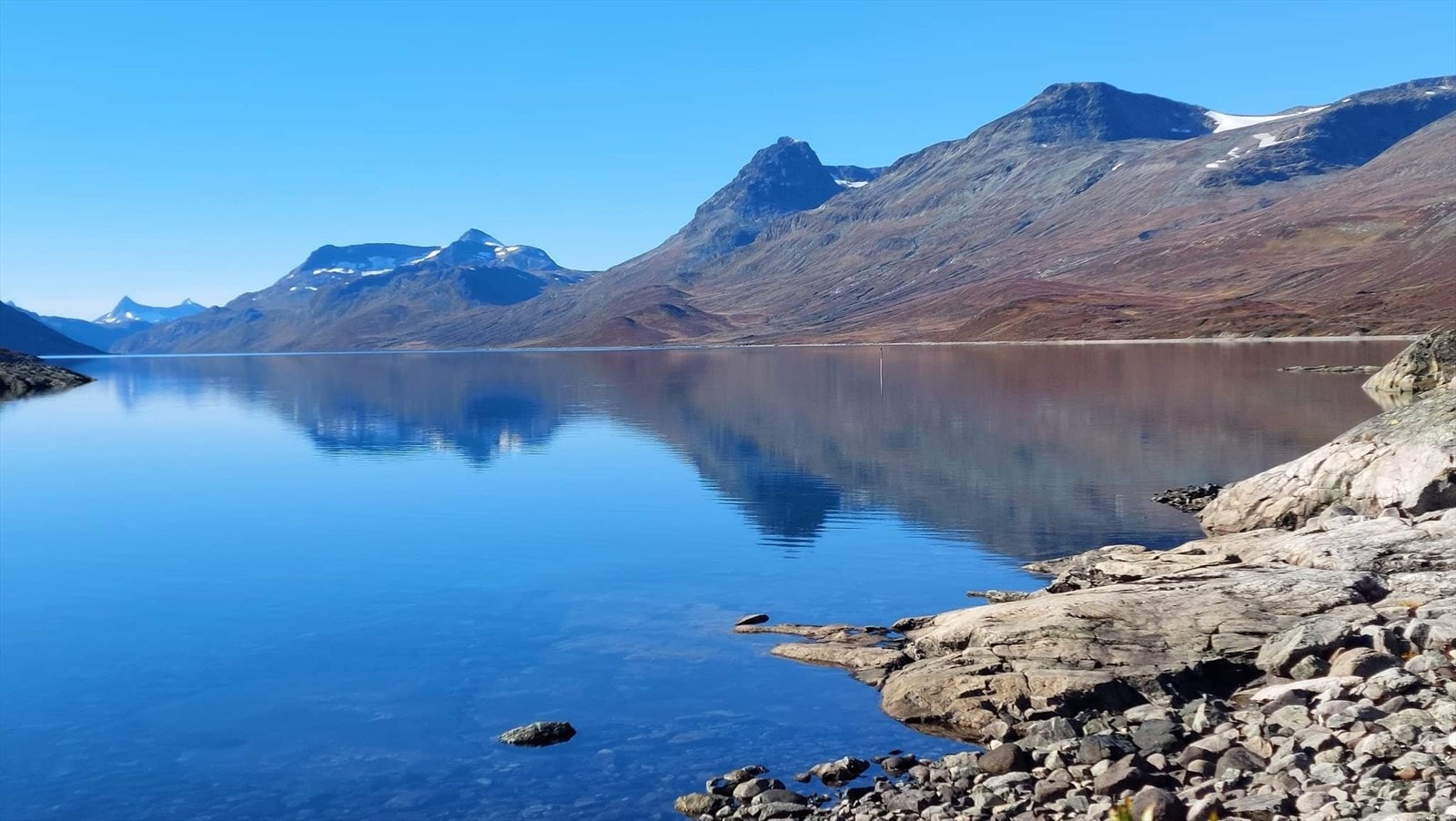 Selgers private bilde - 2022, tindene inn mot Jotunheimen med utgangspunkt Bygdin (ca. 15 min kjøring fra fritidsleiligheten) Galleribilde