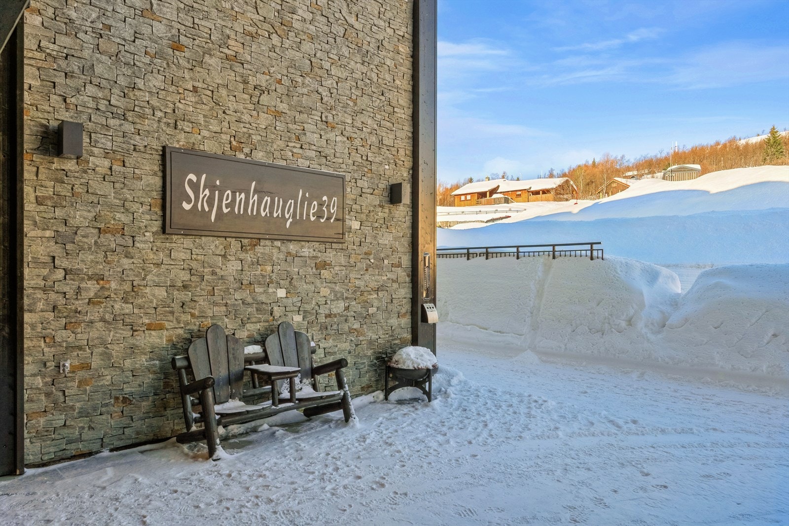 Fritidsleiligheten tilhører sameiet Riddertunet 1, bygg C og har en fin beliggenhet i byggets 1. etasje. Galleribilde