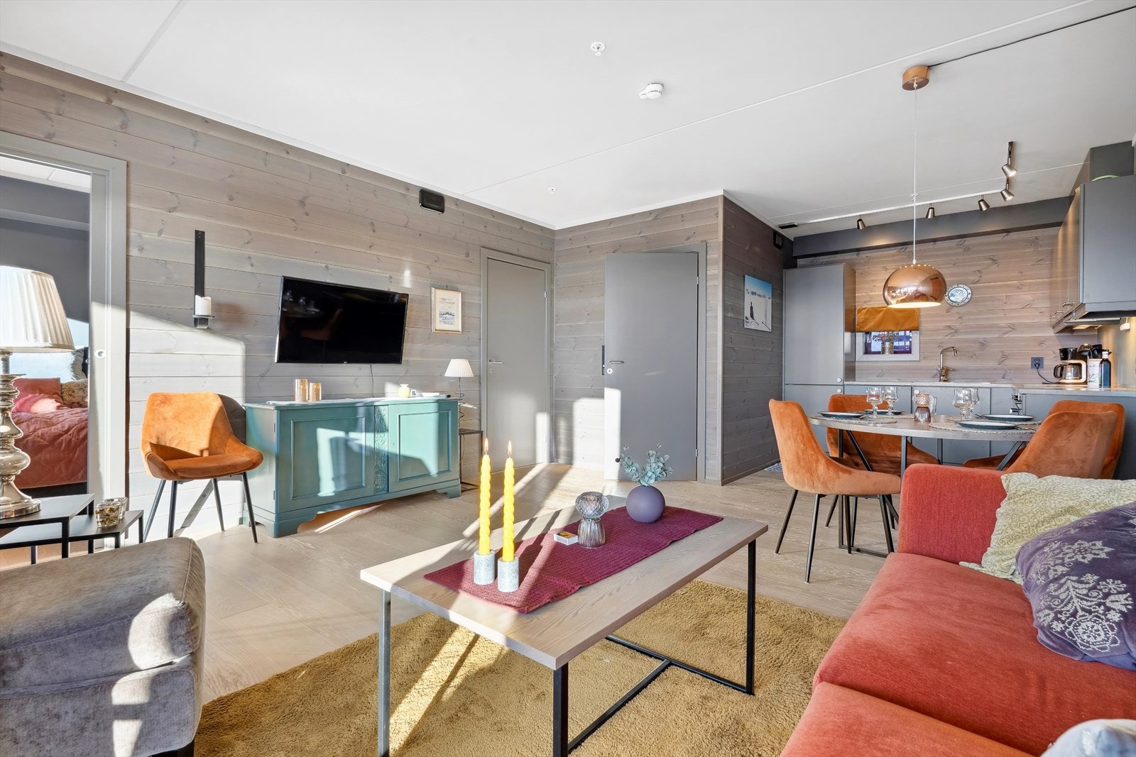 Stue og kjøkken er i åpen løsning. Galleribilde