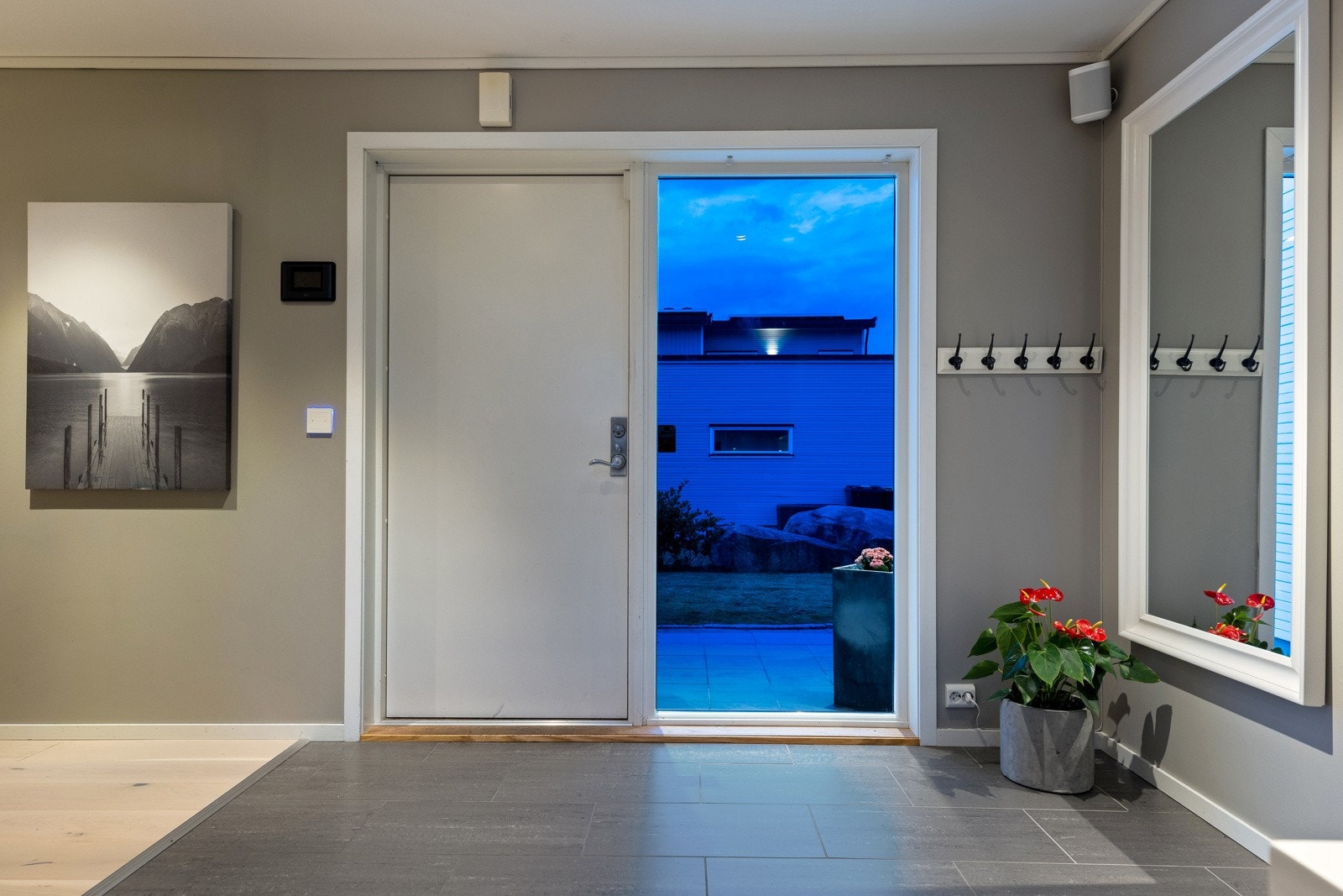 Huset har et moderne og elegant design Galleribilde