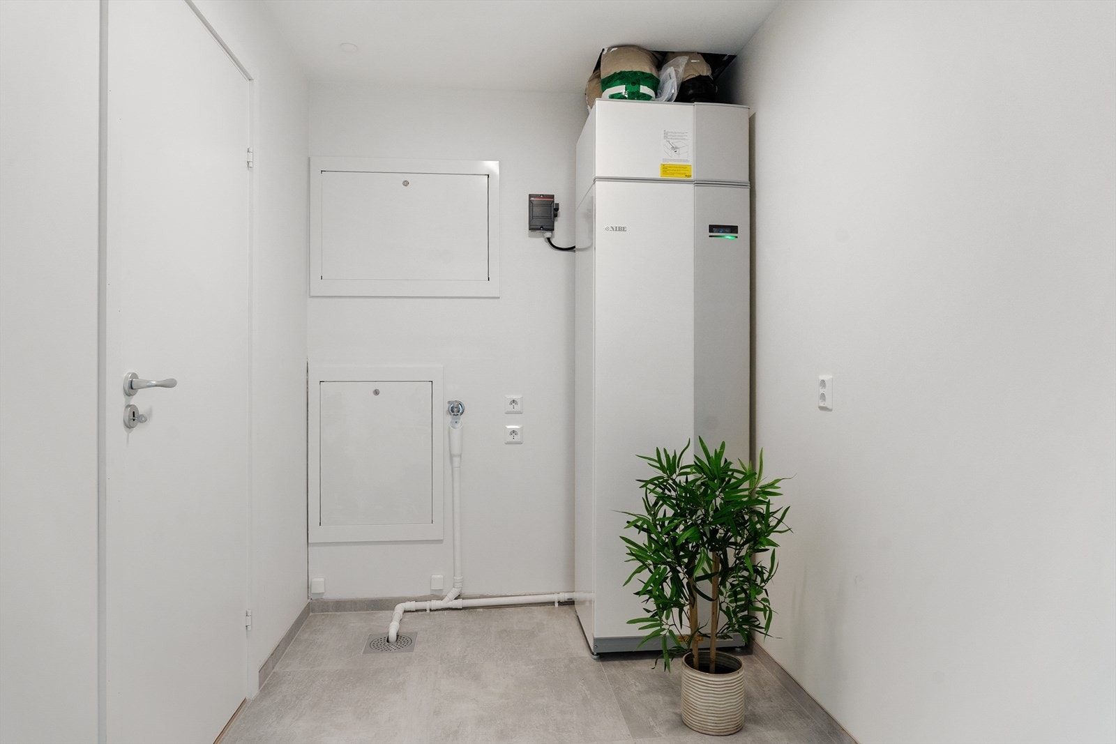 Romslig bod/vaskerom. Galleribilde