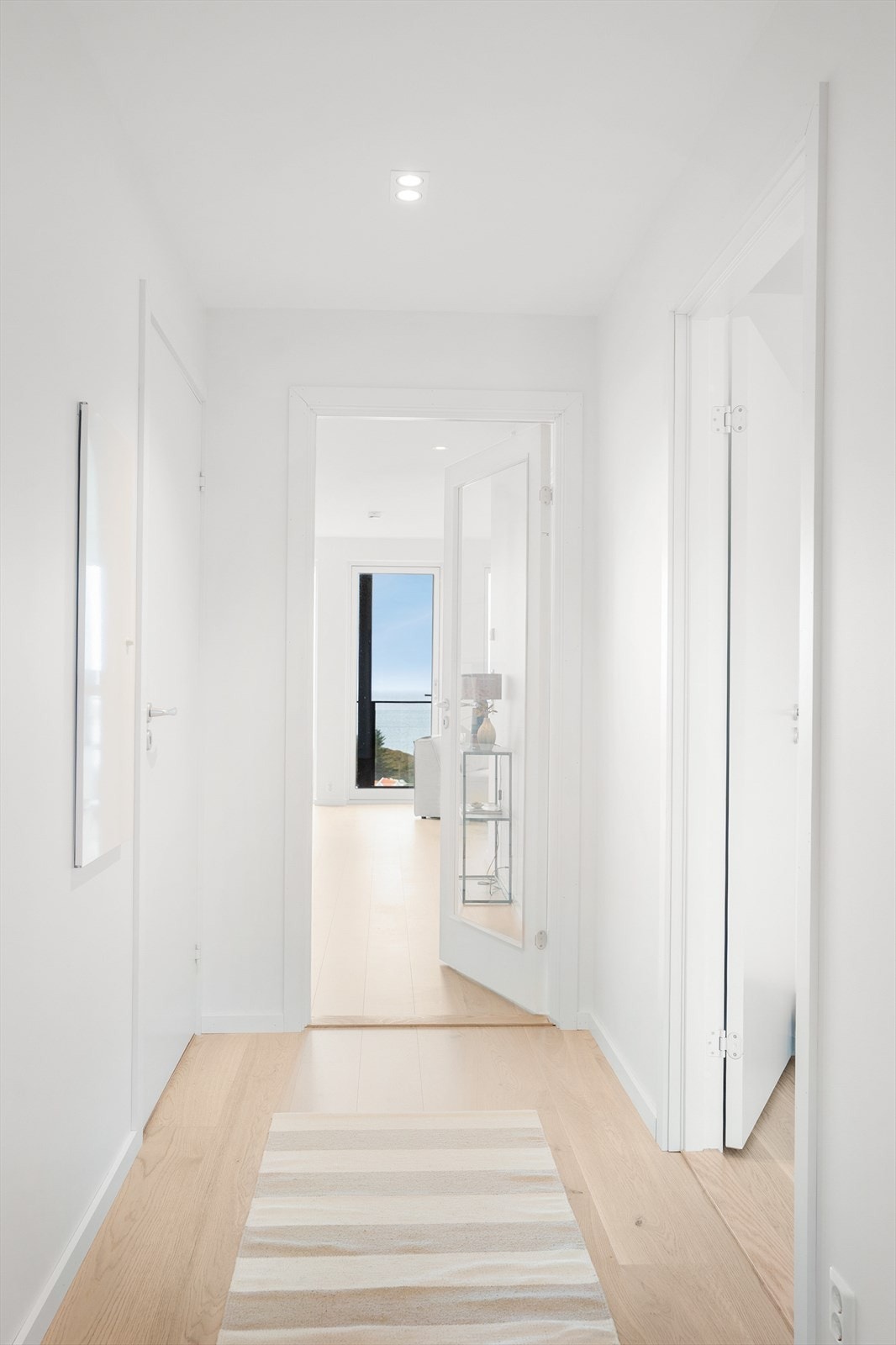 En praktisk leilighet med bod/vaskerom og eget gjestetoalett. Galleribilde