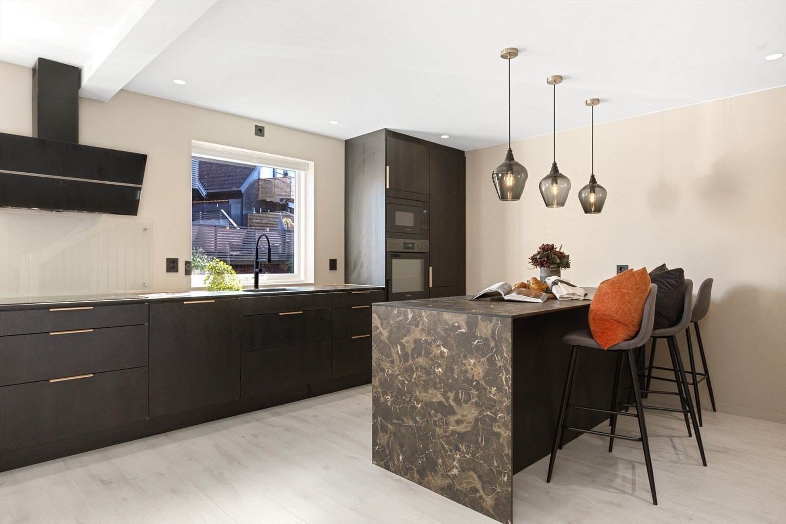 Meget stort kjøkken med kjøkkenøy - Norema kjøkken fra 2022 Galleribilde