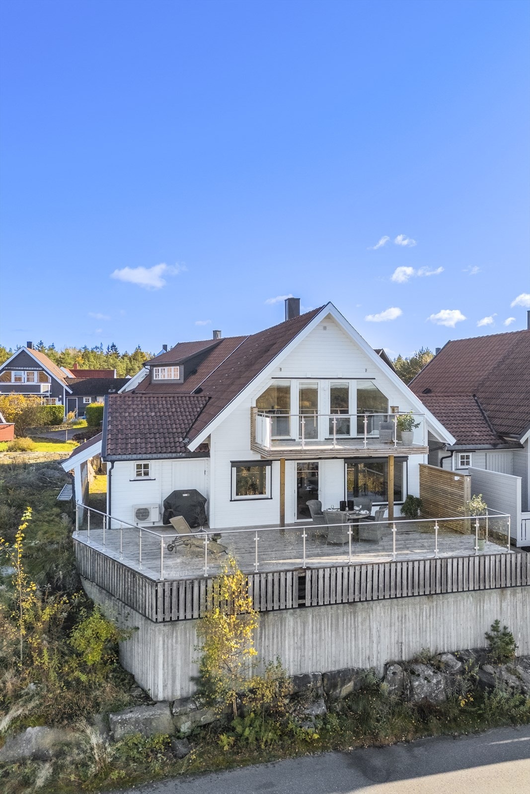 Dronefoto av fasaden mot vest Galleribilde