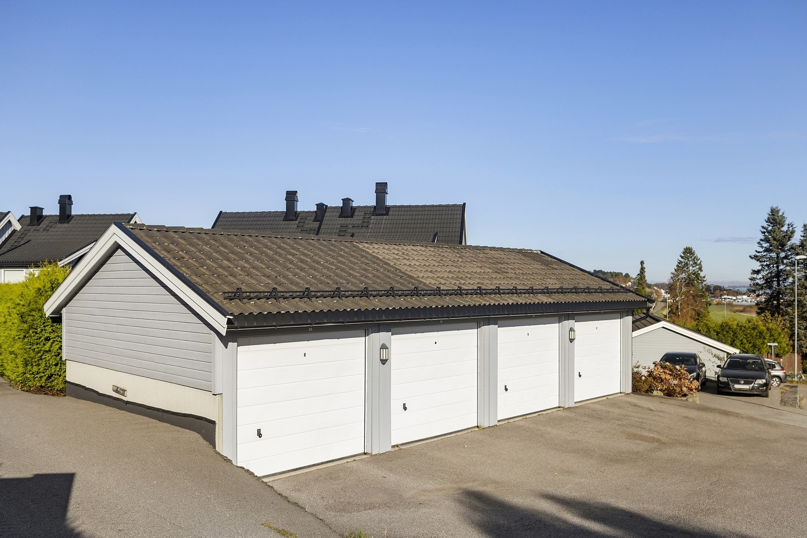 Leiligheten har egen garasje. Galleribilde