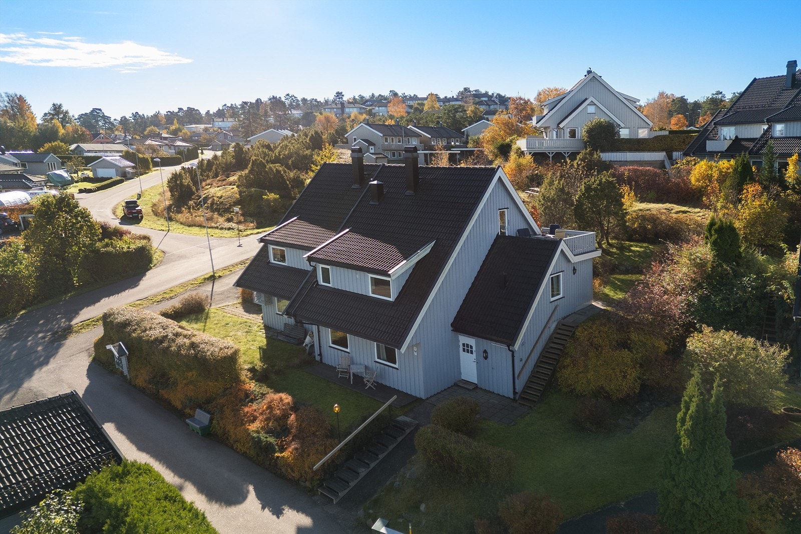 Innholdsrik tomannsbolig over tre etasje. Galleribilde