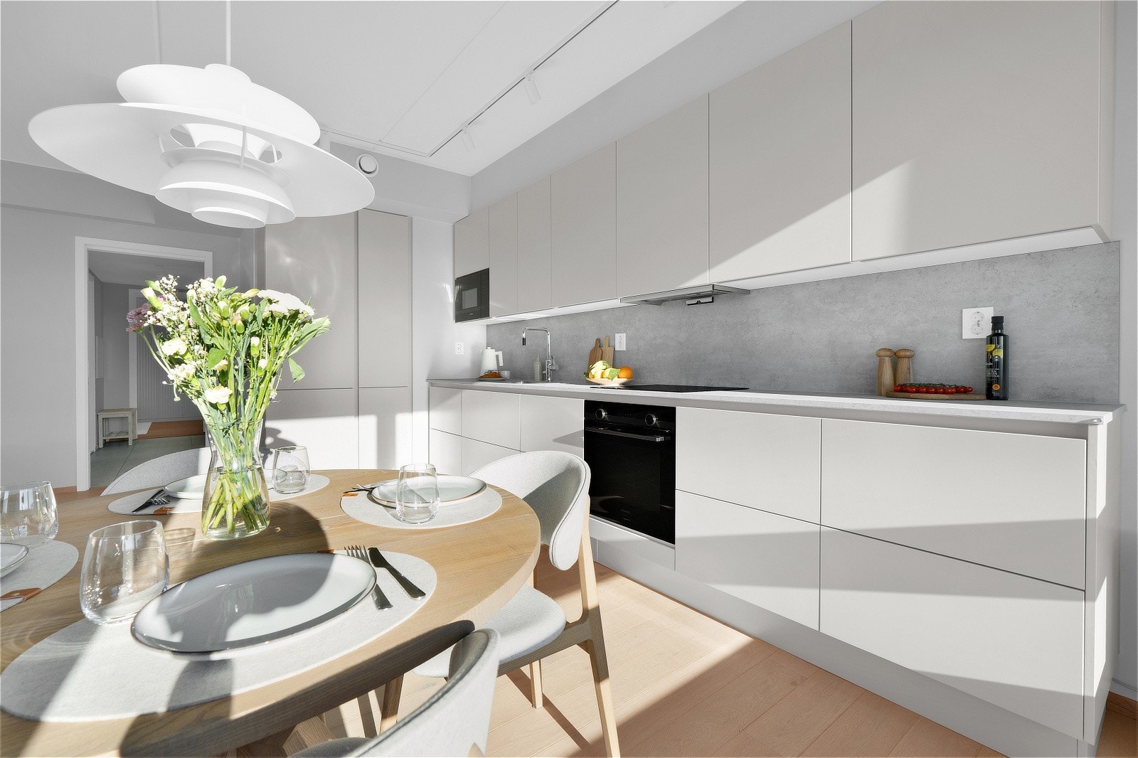 Her har du har rikelig med arbeidsflater og god oppbevaringsplass Galleribilde