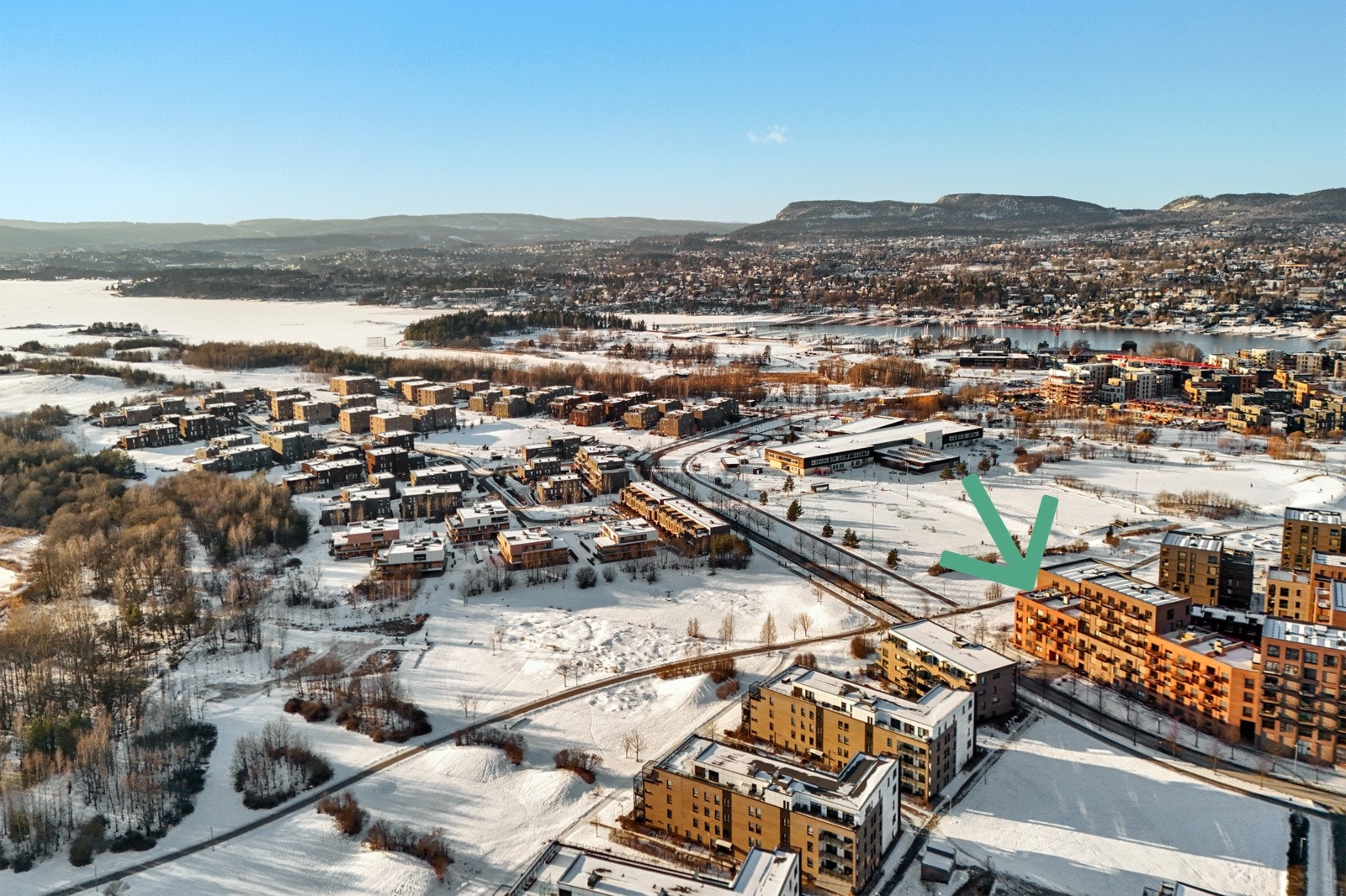 Leiligheten har en svært sentral og attraktiv beliggenhet med umiddelbar nærhet til store, sjønære park- og friområder Galleribilde