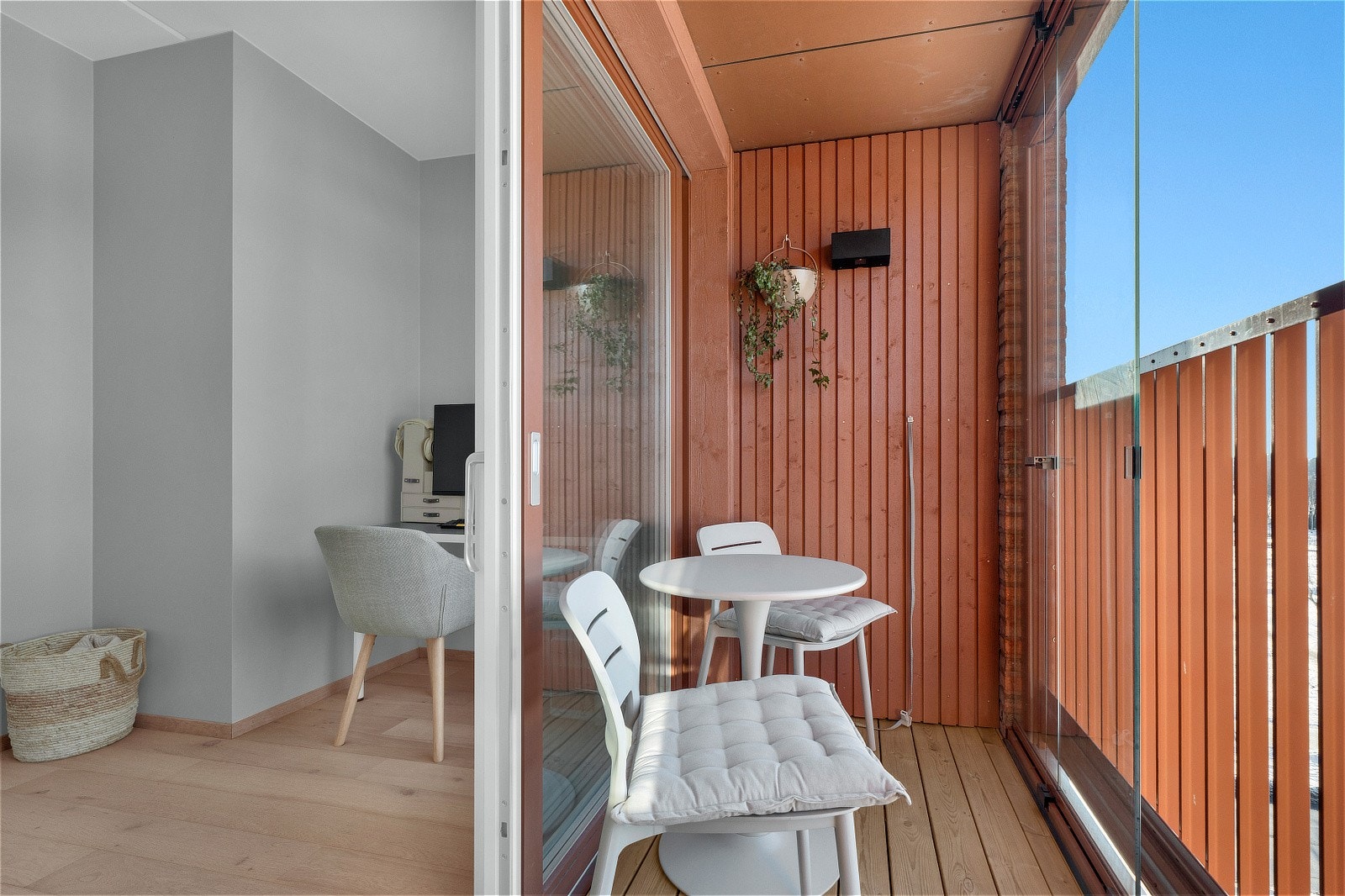 Her har du plass til å møblere med hyggelig kaffe-bord - perfekt for å nyte morgenkaffen Galleribilde