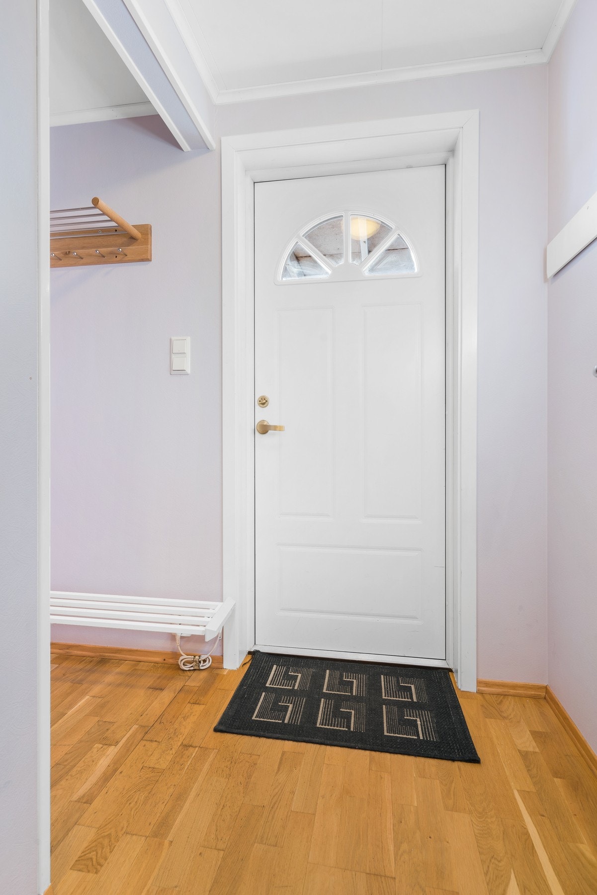 HYBEL - Gang med innhuk for oppbevaring. Galleribilde