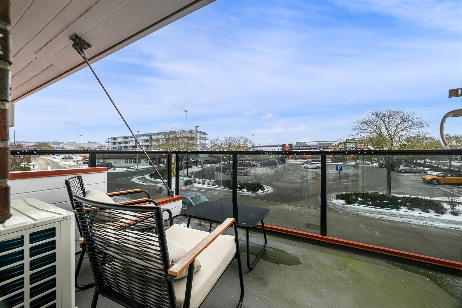 Balkongen på 7 m² har plass til en sittegruppe. Galleribilde