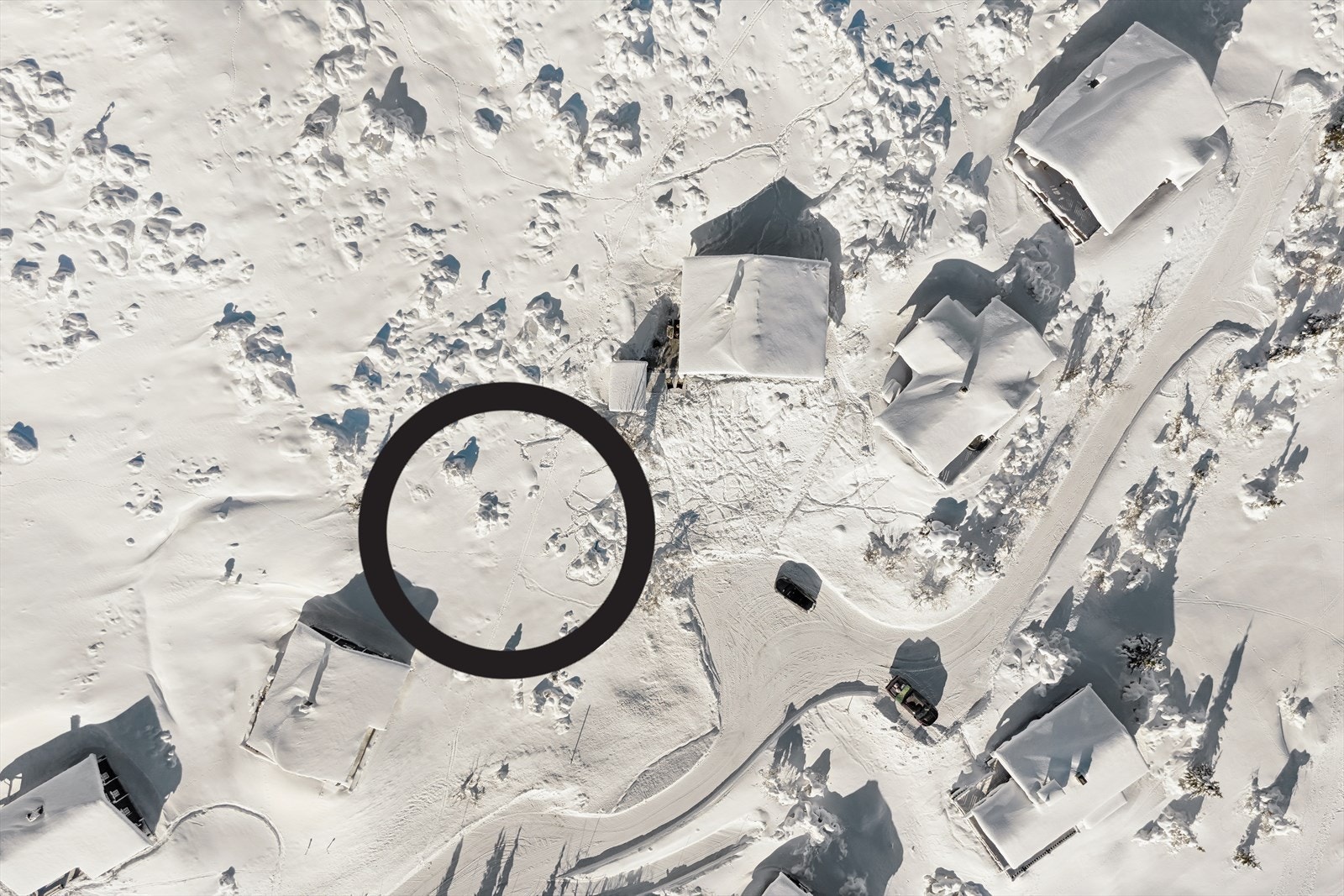 Meget fin plassering i terrenget med gode sol- og utsiktsforhold. Galleribilde