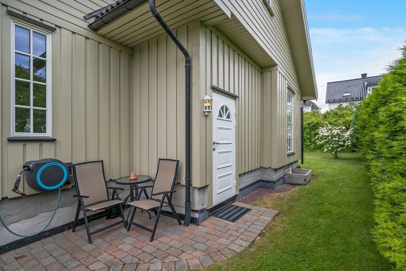 Egen inngang til kjeller Galleribilde