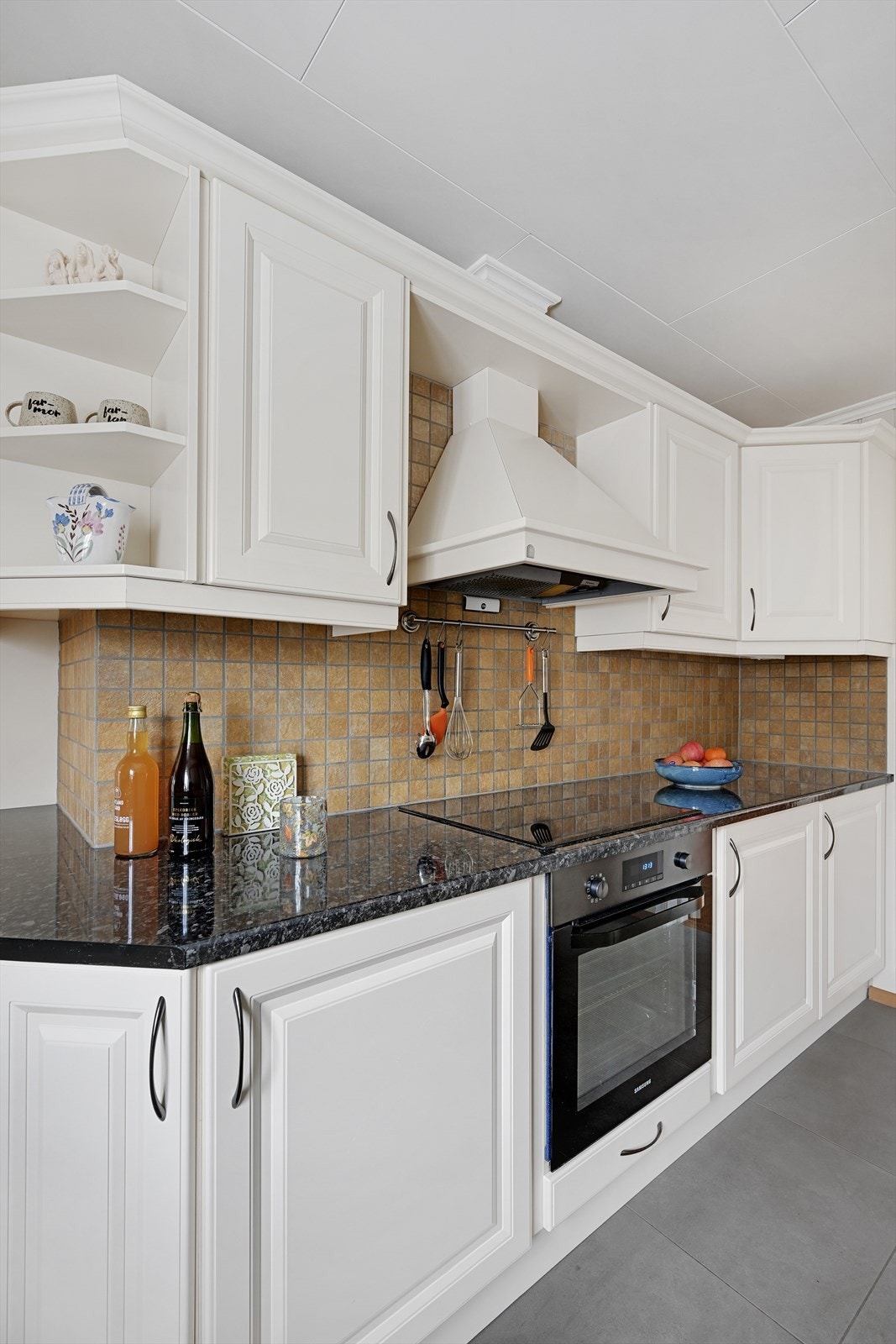 Pent og vellutstyrt kjøkken Galleribilde