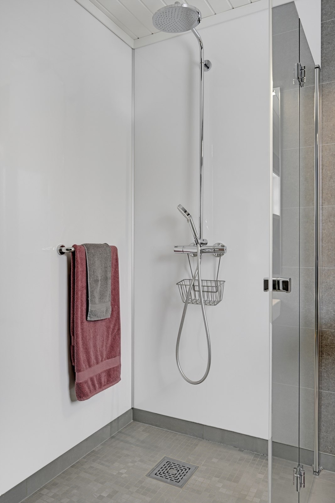 Stor god regnfallsdusj Galleribilde