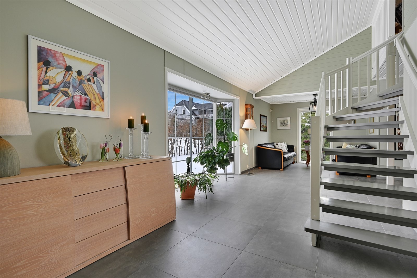 stue med trapp opp til 2.etg. Galleribilde