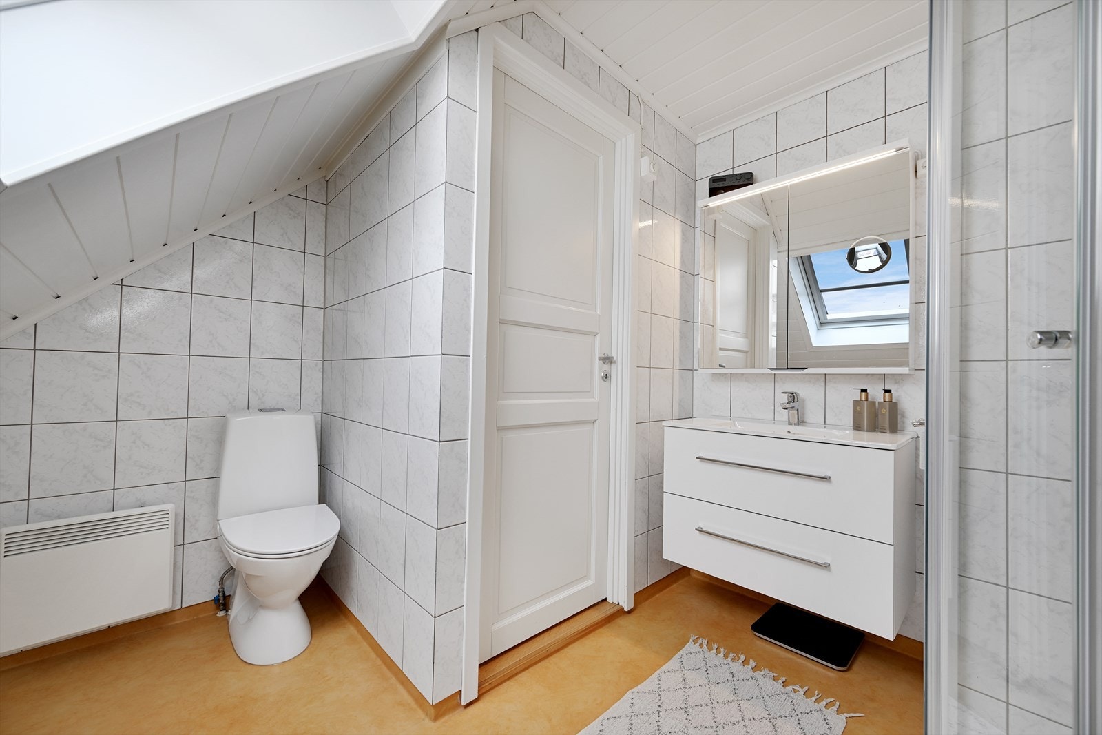 Takvinduet på badet gir både lys og god romfølelse Galleribilde